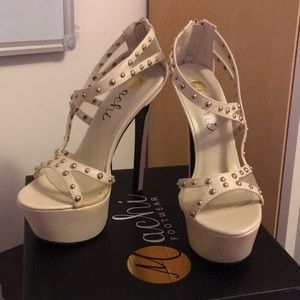 BRAND NEW MACHI Beige pumps